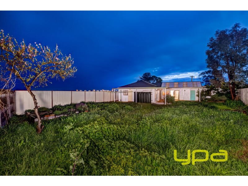 13 Cook Road, Melton South VIC 3338