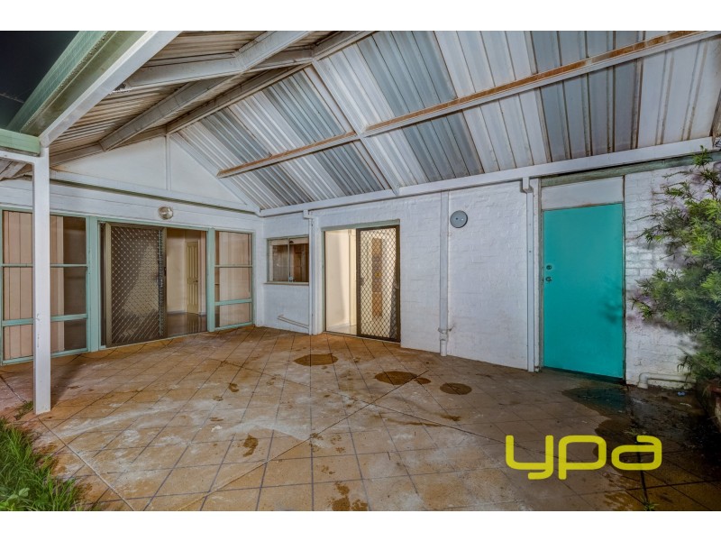 13 Cook Road, Melton South VIC 3338