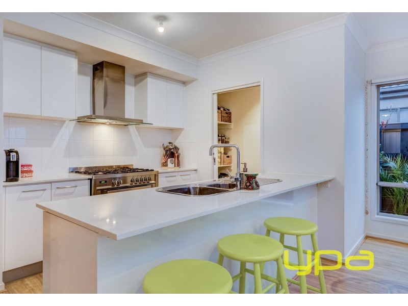 4 Foyle Crescent, Melton South VIC 3338