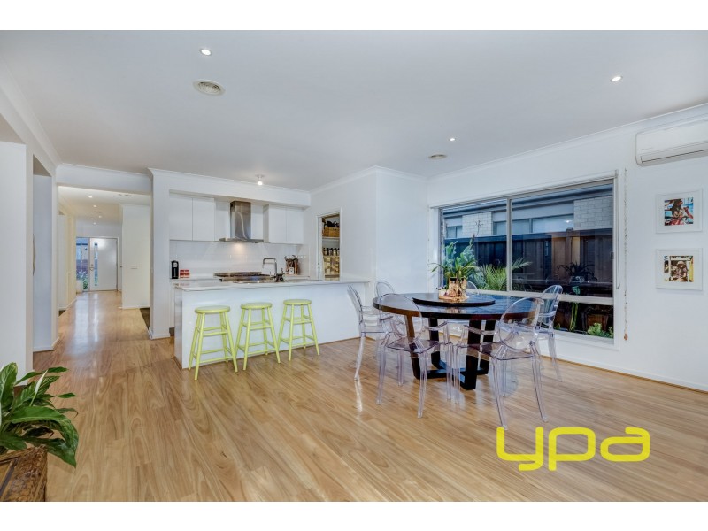 4 Foyle Crescent, Melton South VIC 3338