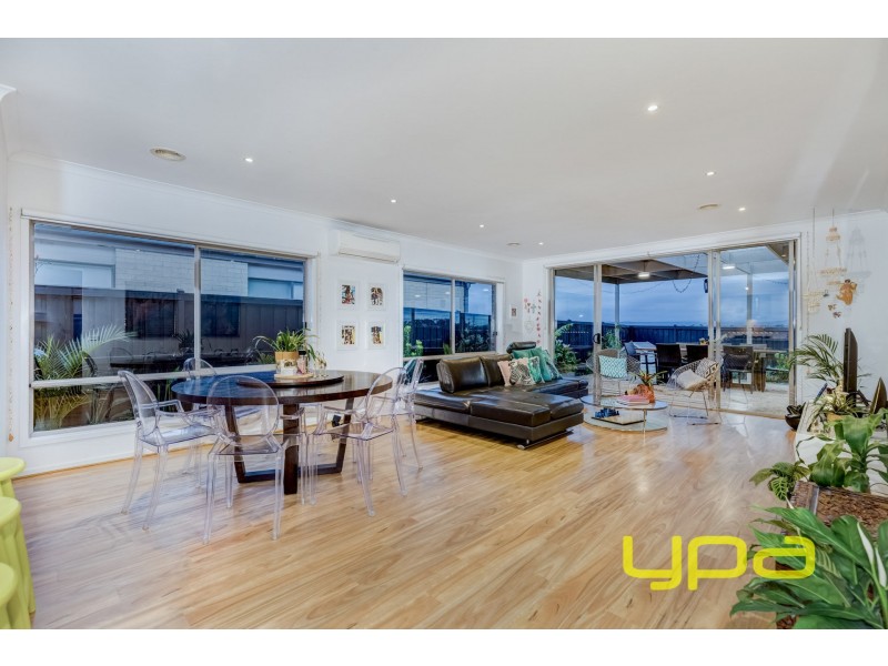 4 Foyle Crescent, Melton South VIC 3338