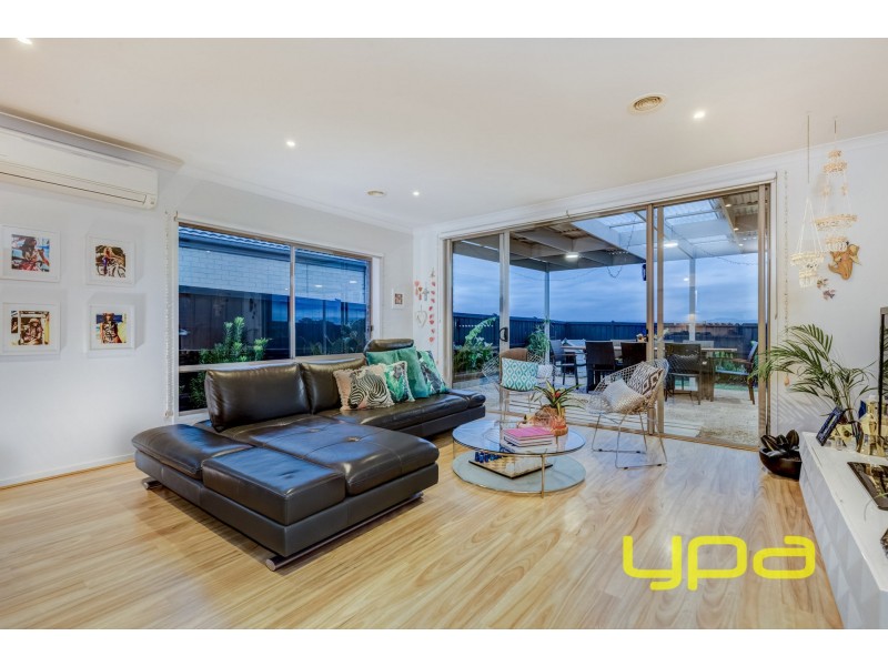 4 Foyle Crescent, Melton South VIC 3338