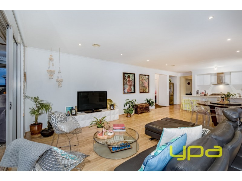 4 Foyle Crescent, Melton South VIC 3338