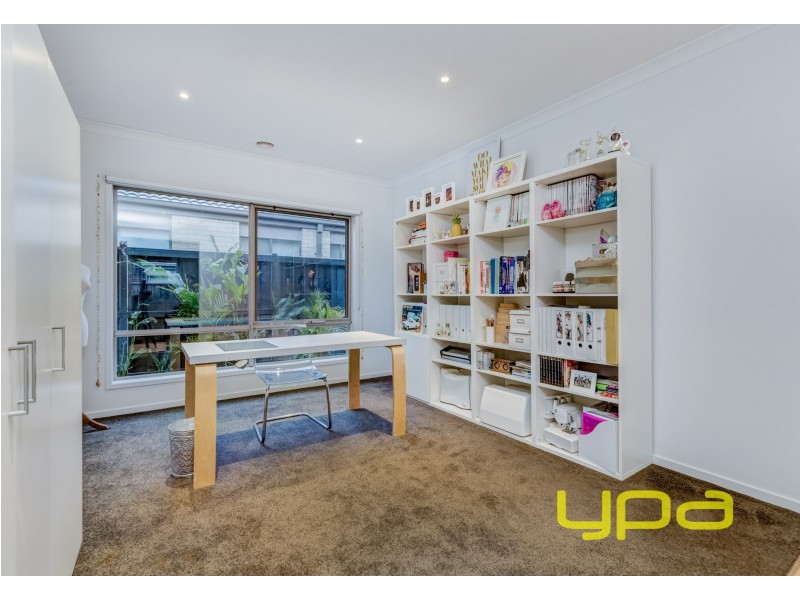 4 Foyle Crescent, Melton South VIC 3338