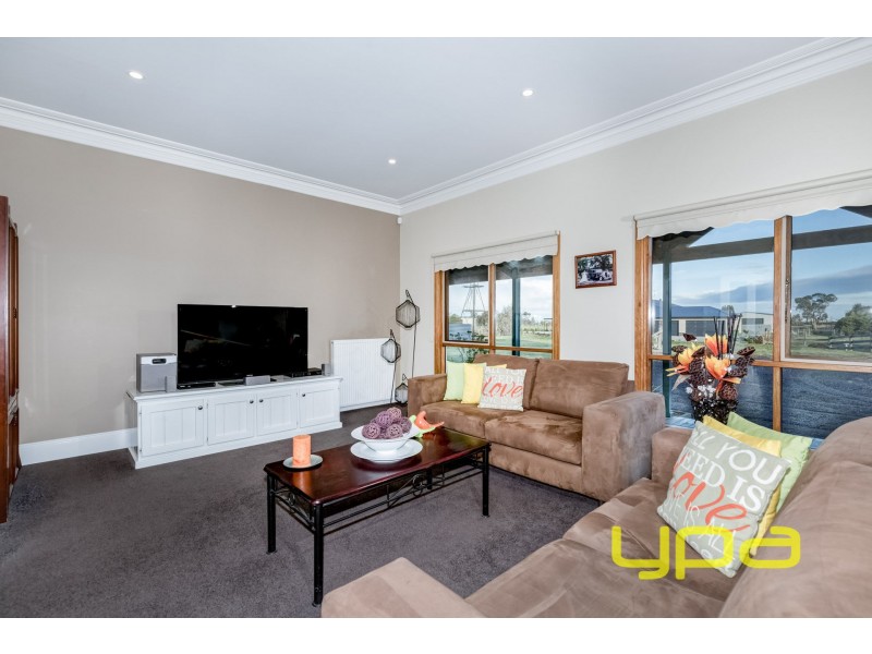 18 Riverview Drive, Hopetoun Park VIC 3340