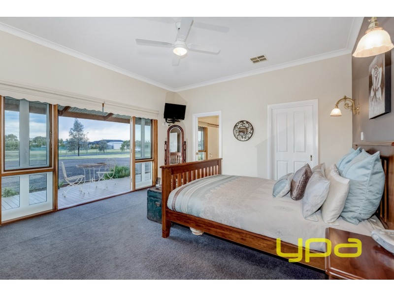 18 Riverview Drive, Hopetoun Park VIC 3340