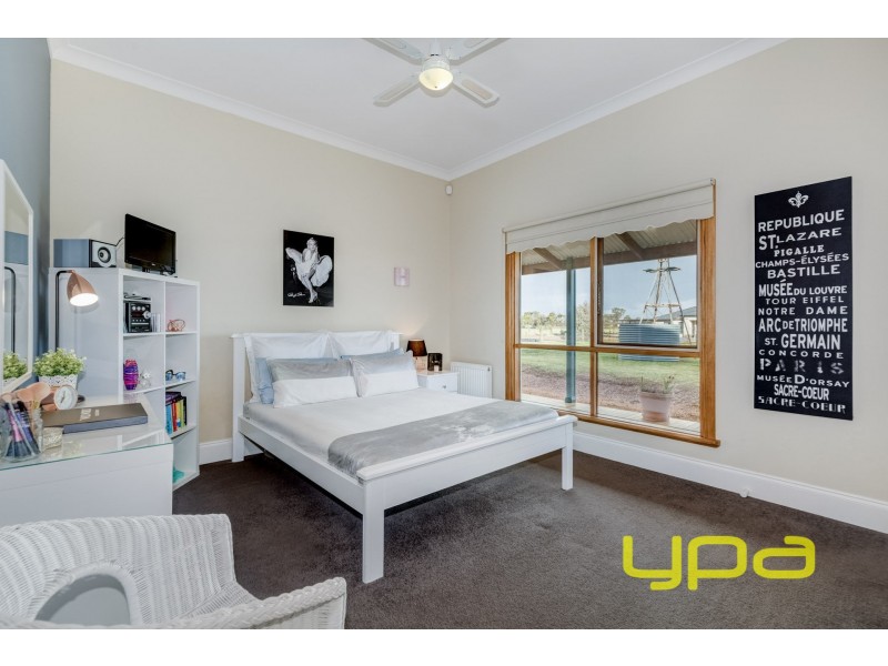 18 Riverview Drive, Hopetoun Park VIC 3340