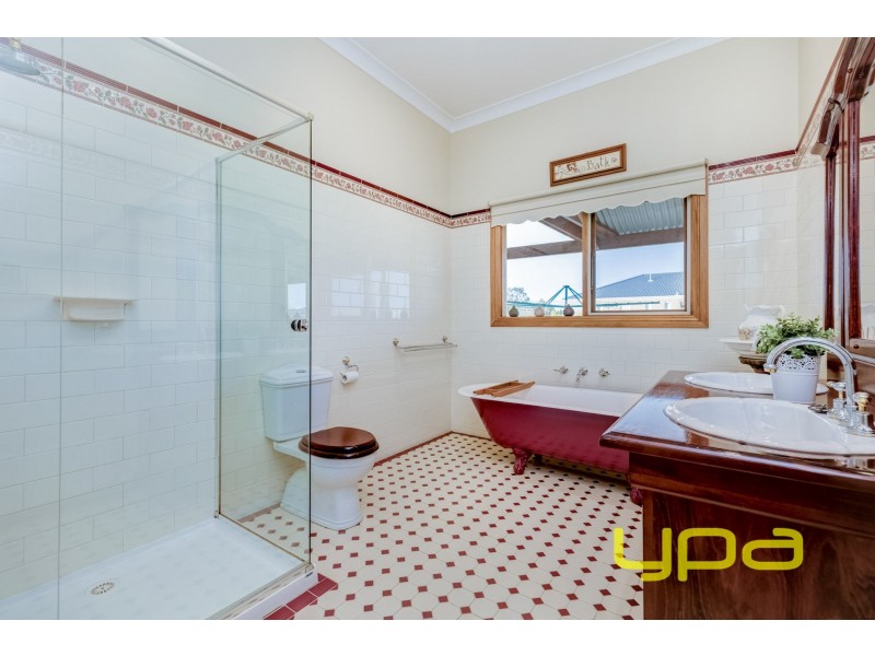 18 Riverview Drive, Hopetoun Park VIC 3340