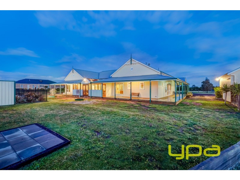 18 Riverview Drive, Hopetoun Park VIC 3340