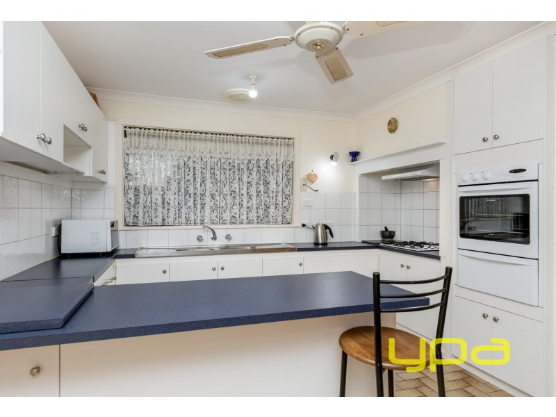 2 Ascot Place, Melton West VIC 3337