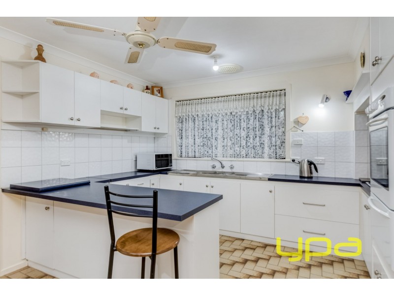 2 Ascot Place, Melton West VIC 3337