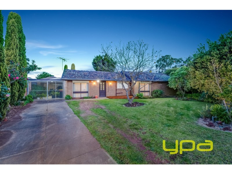 2 Ascot Place, Melton West VIC 3337