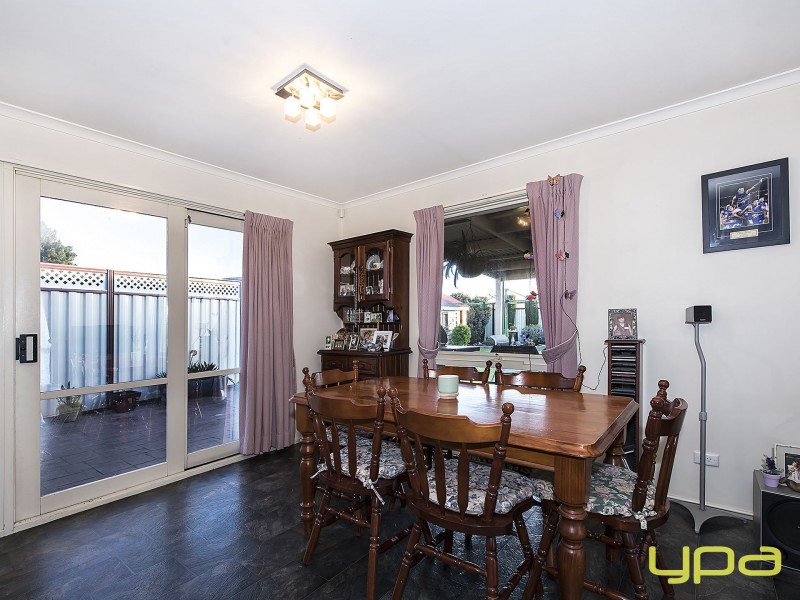 17 Stewart Crescent, Rockbank VIC 3335