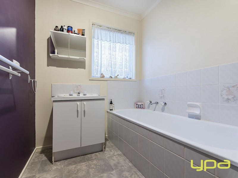 17 Stewart Crescent, Rockbank VIC 3335