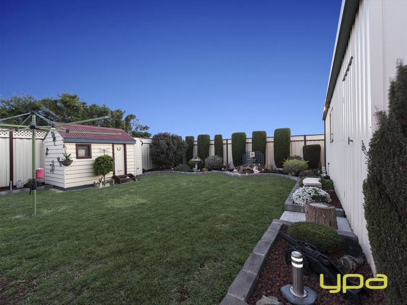 17 Stewart Crescent, Rockbank VIC 3335