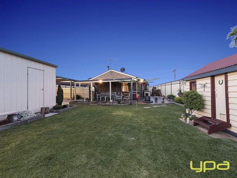 17 Stewart Crescent, Rockbank VIC 3335