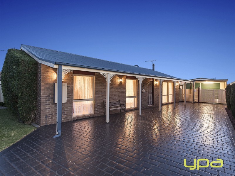 17 Stewart Crescent, Rockbank VIC 3335