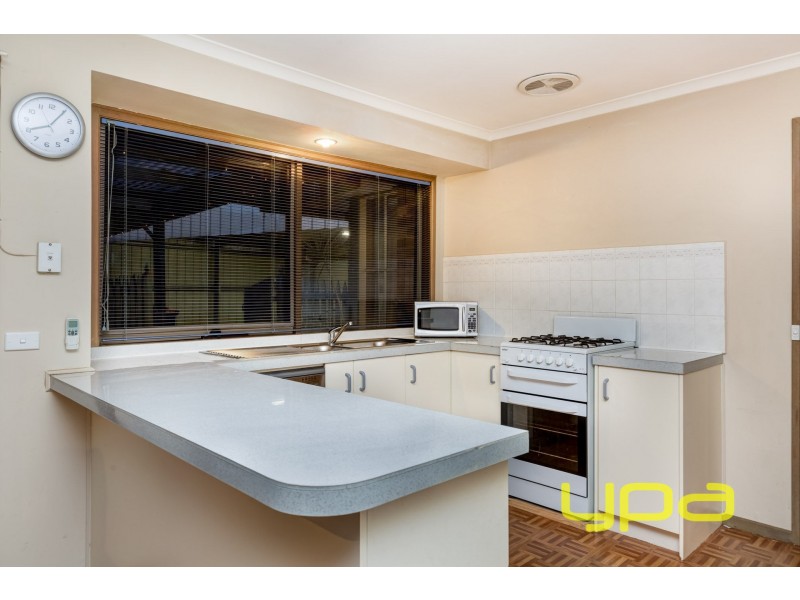 11 Mowbray Crescent, Kurunjang VIC 3337