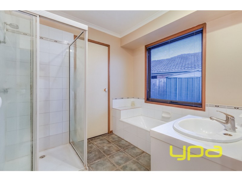 11 Mowbray Crescent, Kurunjang VIC 3337