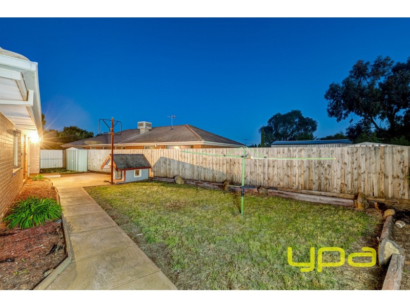 11 Mowbray Crescent, Kurunjang VIC 3337