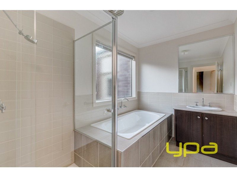 32 Oakpark Drive, Melton West VIC 3337