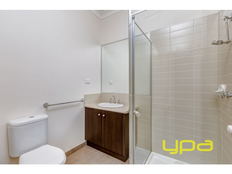 32 Oakpark Drive, Melton West VIC 3337