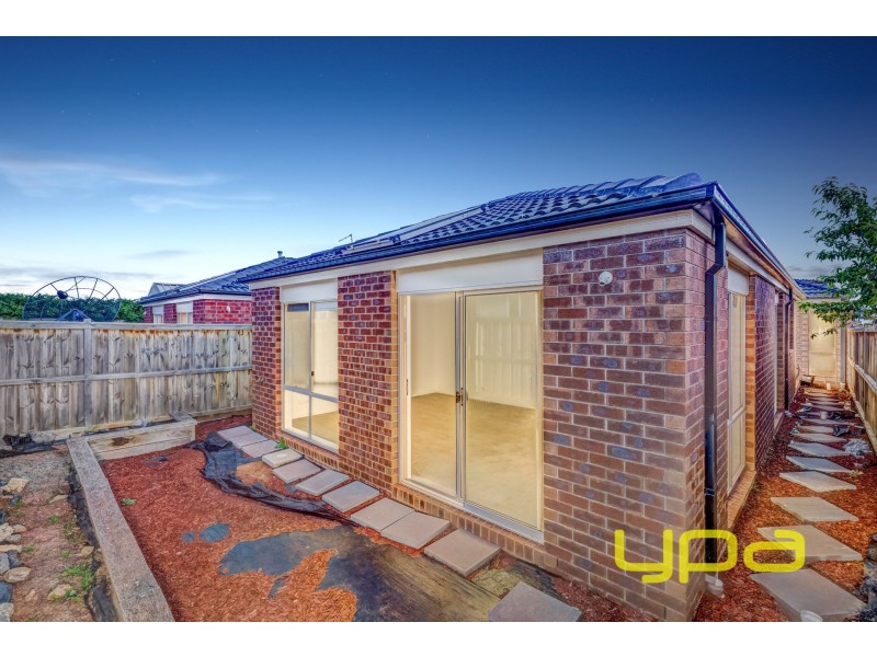 32 Oakpark Drive, Melton West VIC 3337