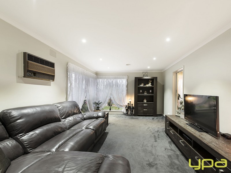 25 Mitchell Road, Melton South VIC 3338