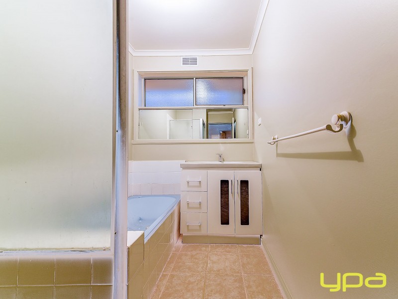 25 Mitchell Road, Melton South VIC 3338