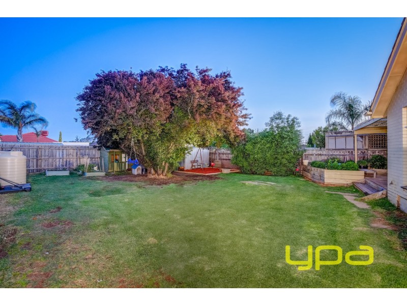 24 Morris Street, Melton South VIC 3338