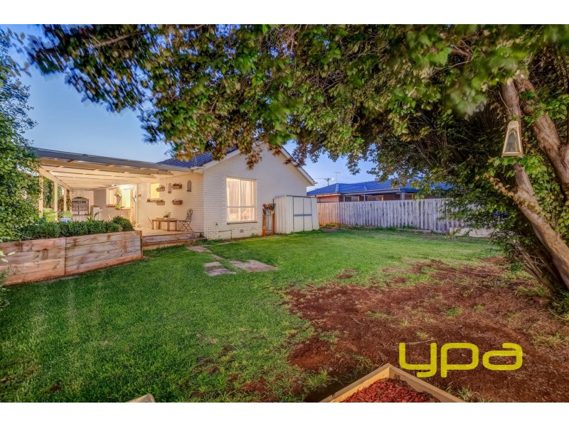 24 Morris Street, Melton South VIC 3338