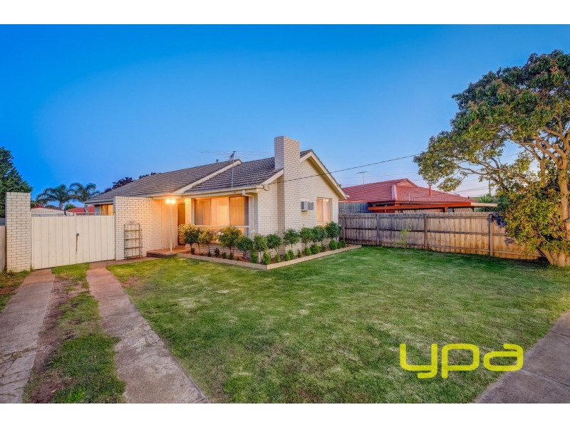 24 Morris Street, Melton South VIC 3338