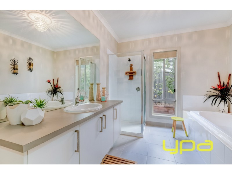 15 River Views Road, Melton West VIC 3337