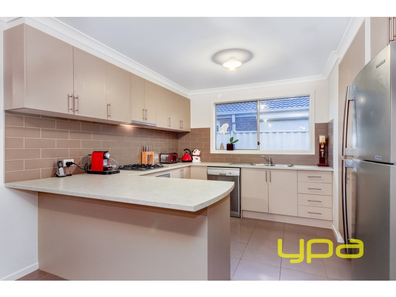 98 Black Knight Way, Kurunjang VIC 3337