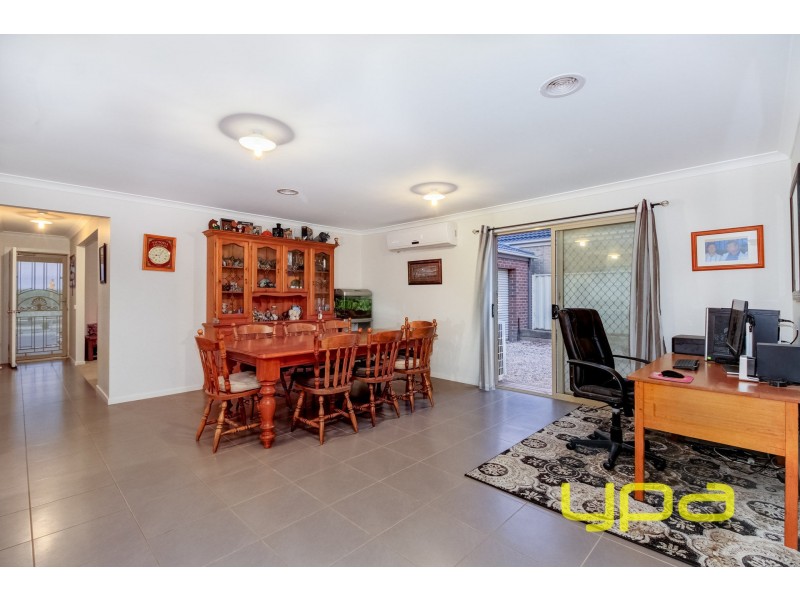 98 Black Knight Way, Kurunjang VIC 3337