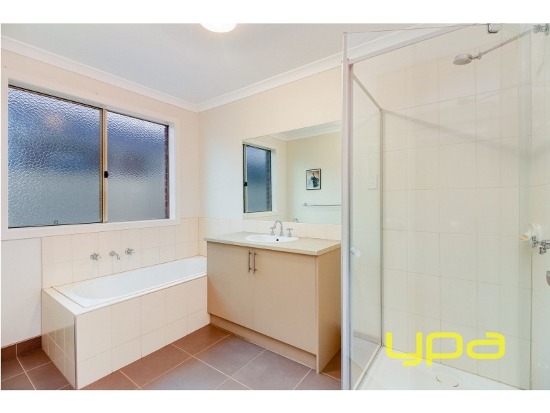 98 Black Knight Way, Kurunjang VIC 3337
