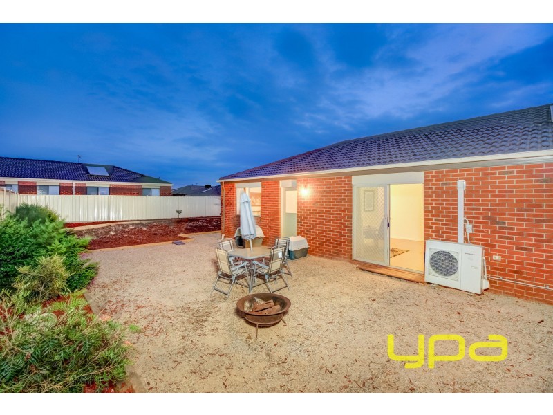 98 Black Knight Way, Kurunjang VIC 3337
