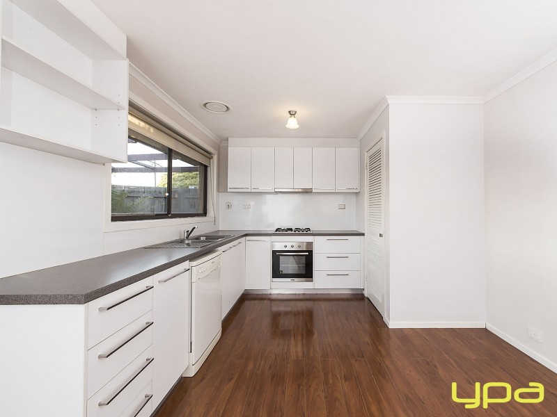 5 Moss Street, Melton South VIC 3338