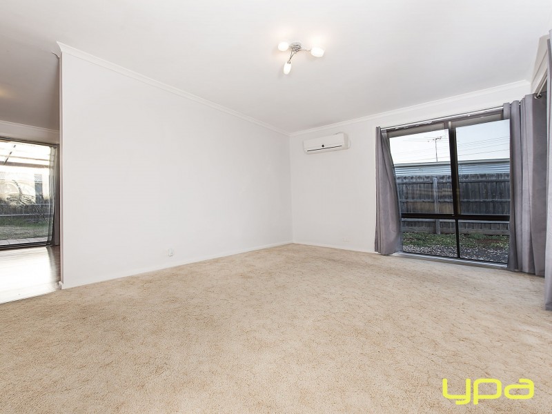 5 Moss Street, Melton South VIC 3338