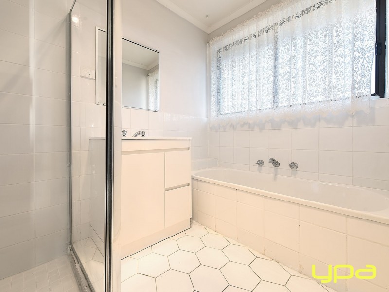 5 Moss Street, Melton South VIC 3338