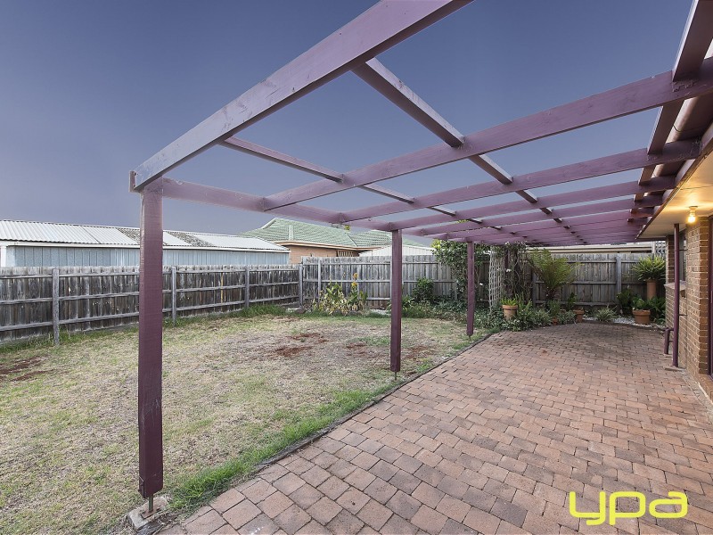 5 Moss Street, Melton South VIC 3338