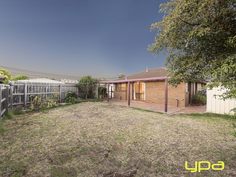 5 Moss Street, Melton South VIC 3338