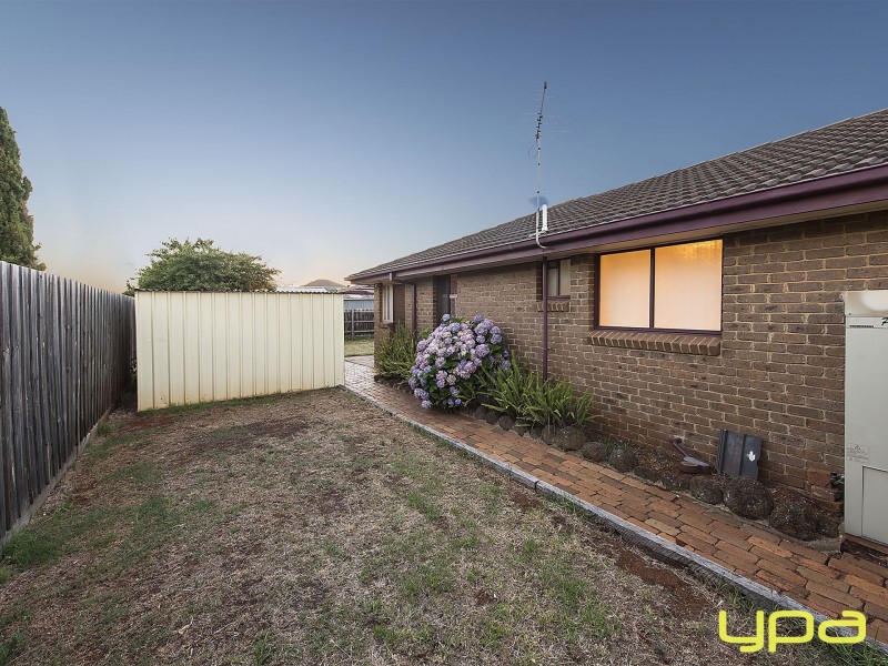 5 Moss Street, Melton South VIC 3338