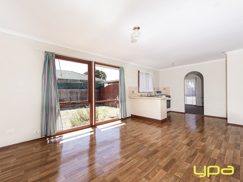 15 Bourke Road, Melton South VIC 3338