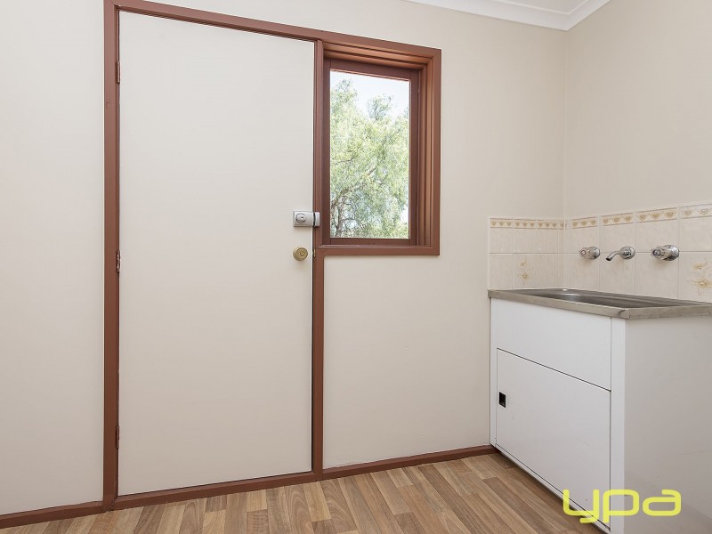 15 Bourke Road, Melton South VIC 3338