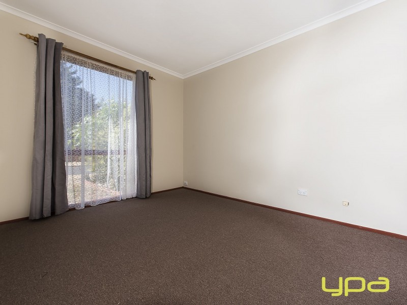 15 Bourke Road, Melton South VIC 3338