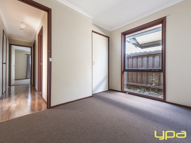 15 Bourke Road, Melton South VIC 3338