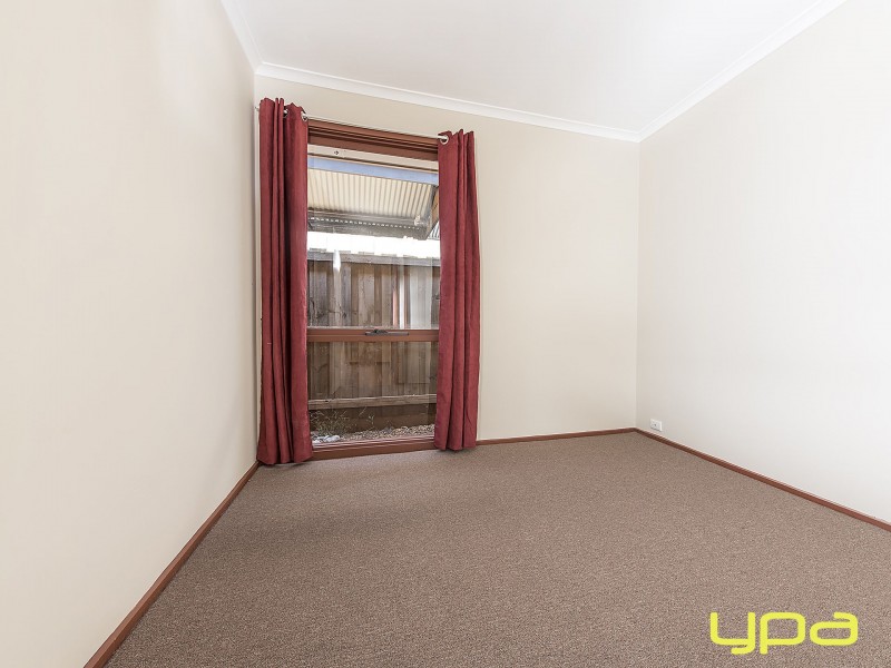 15 Bourke Road, Melton South VIC 3338