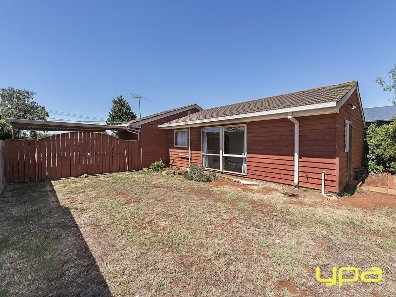 15 Bourke Road, Melton South VIC 3338