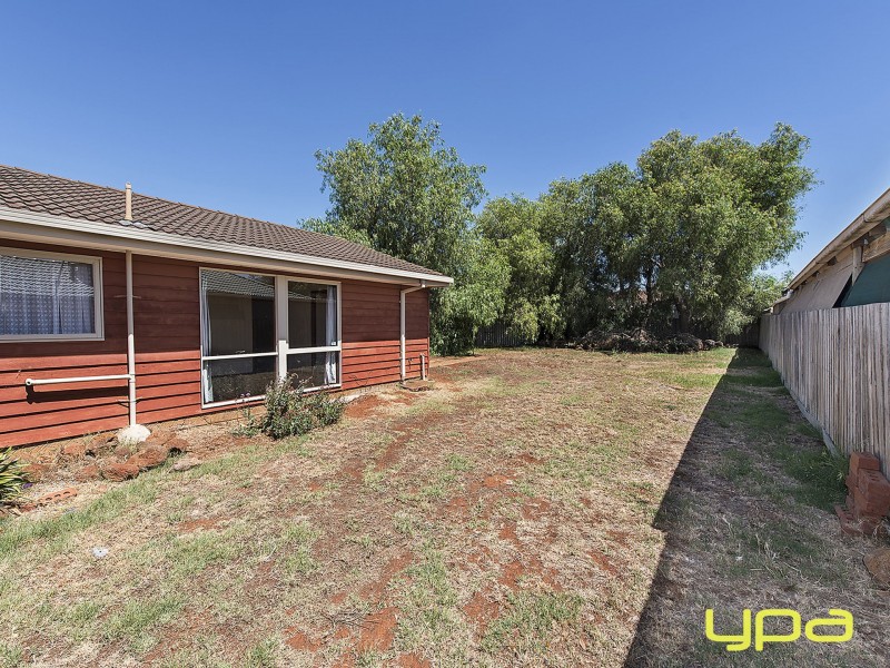 15 Bourke Road, Melton South VIC 3338